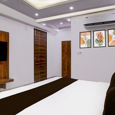 Townhouse Hotel Grand Emporio By Sbg Near Vaishali Metro Station Ghaziabad Exterior photo