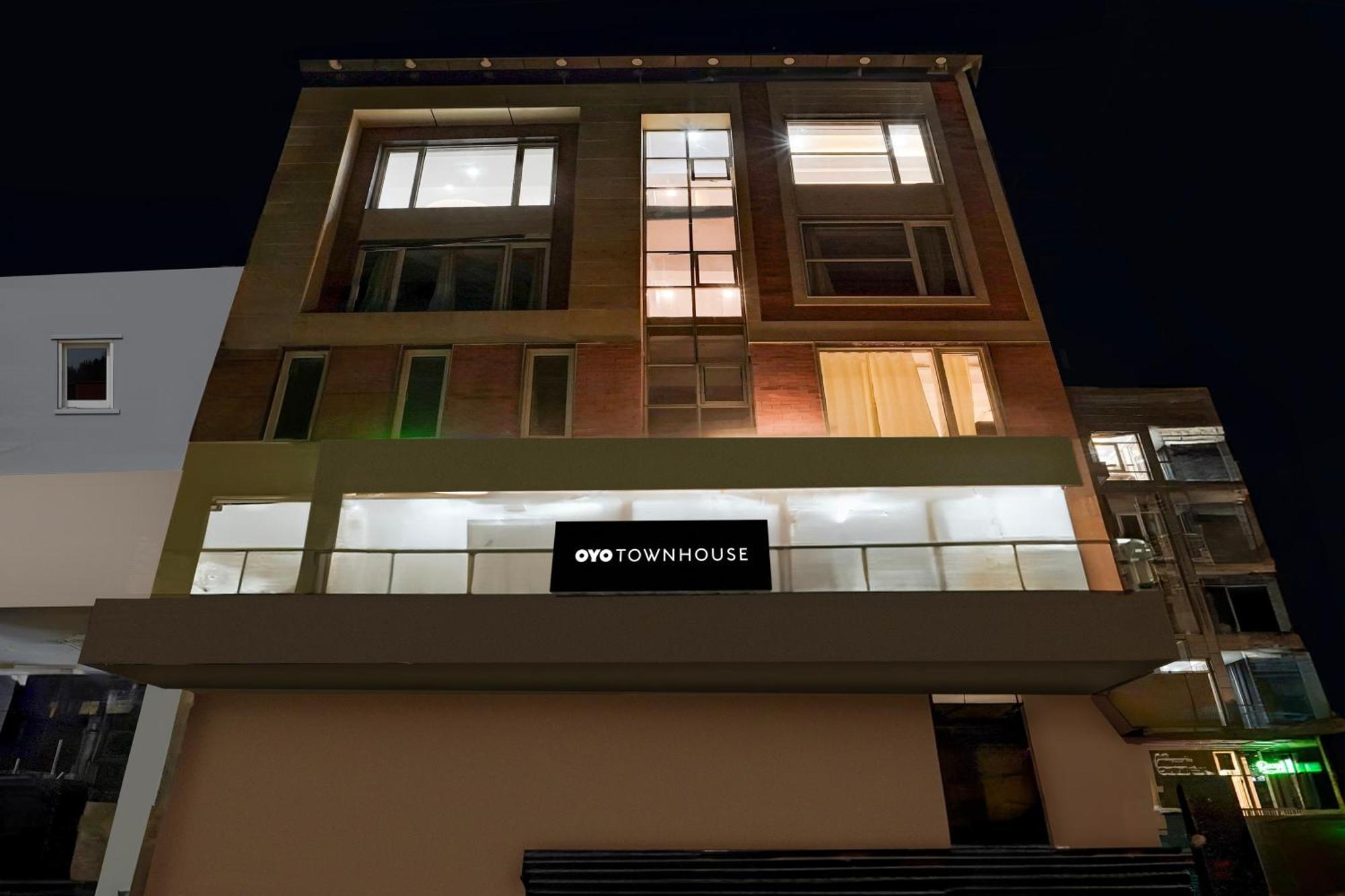 Townhouse Hotel Grand Emporio By Sbg Near Vaishali Metro Station Ghaziabad Exterior photo