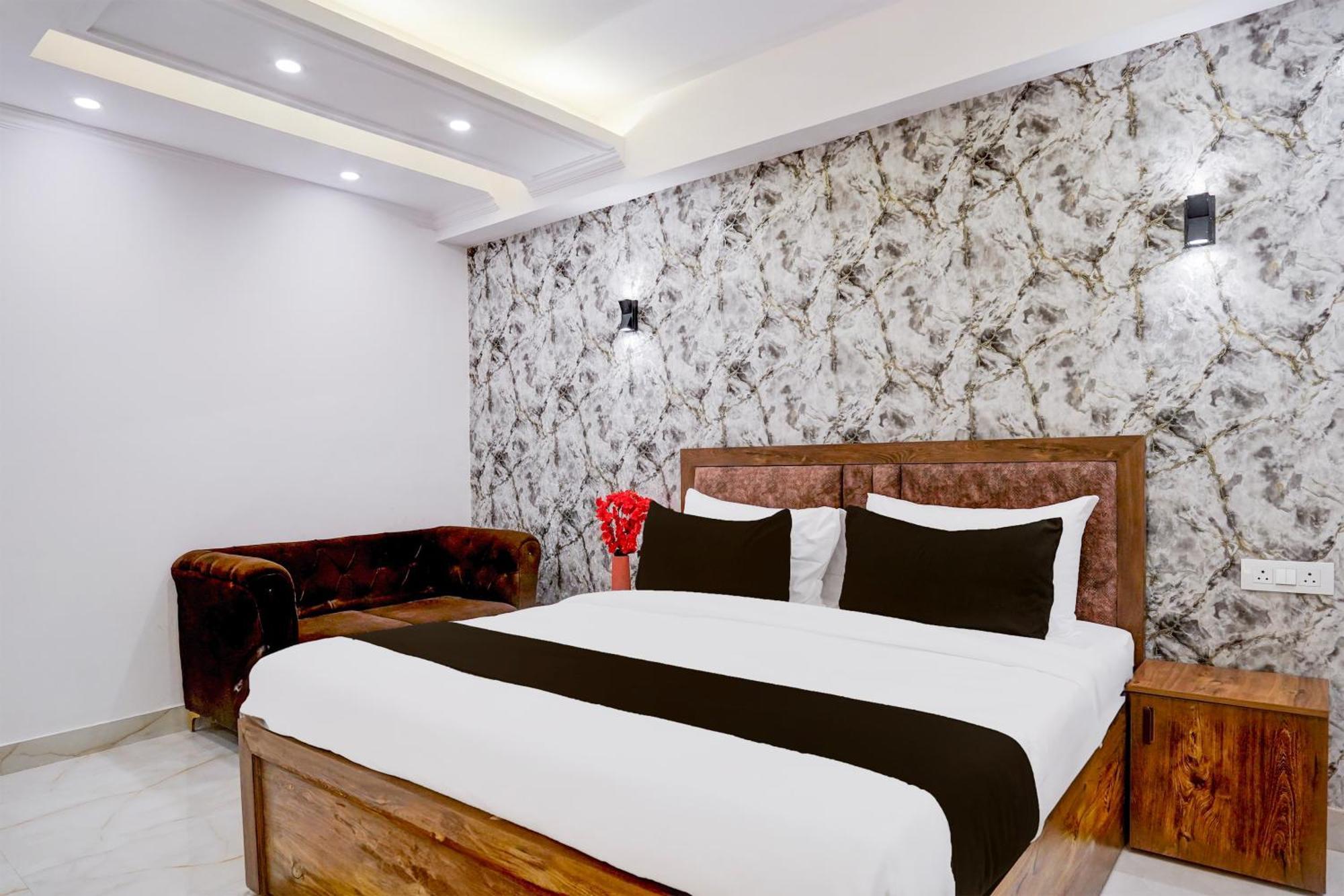 Townhouse Hotel Grand Emporio By Sbg Near Vaishali Metro Station Ghaziabad Exterior photo