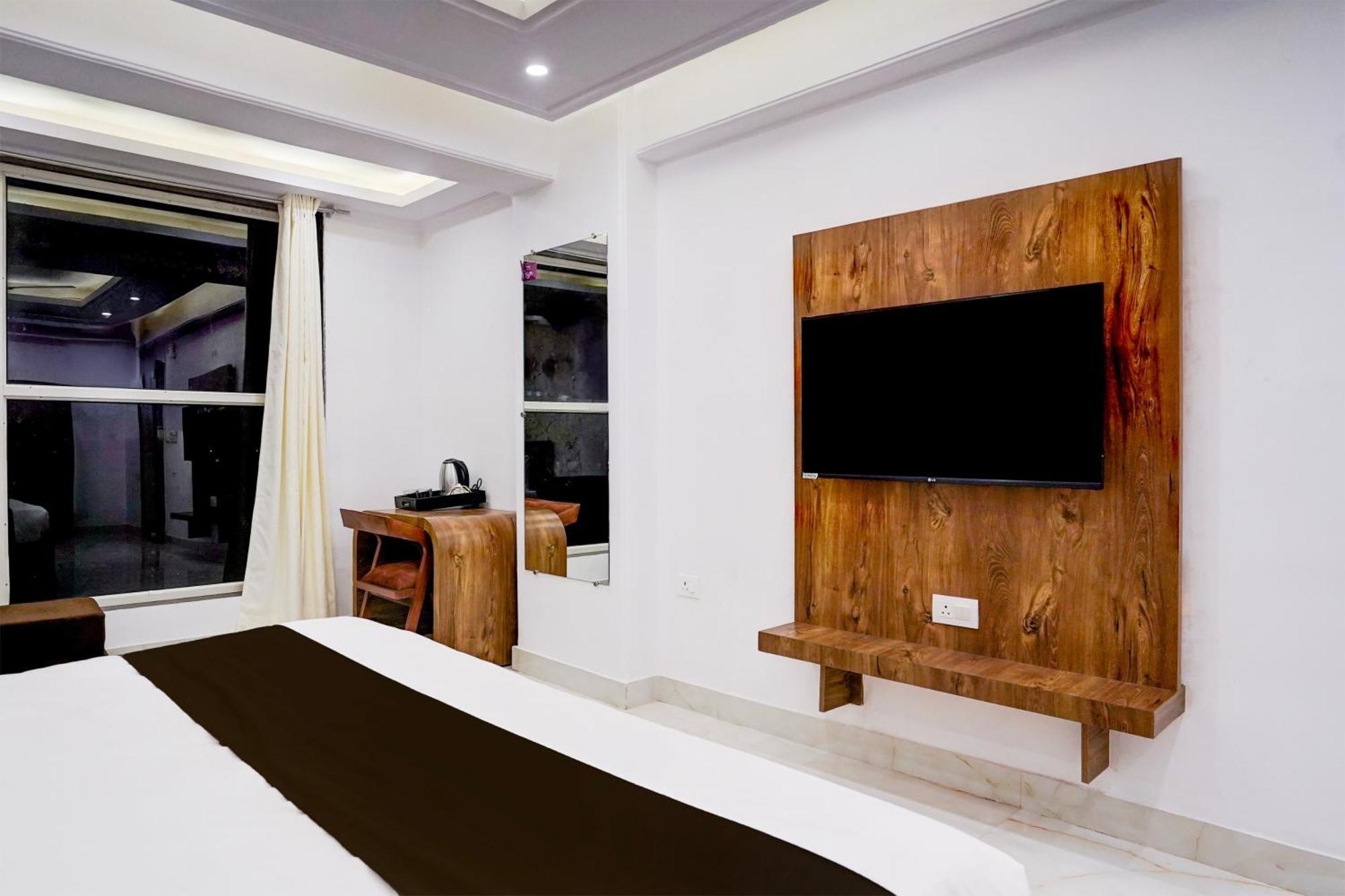 Townhouse Hotel Grand Emporio By Sbg Near Vaishali Metro Station Ghaziabad Exterior photo