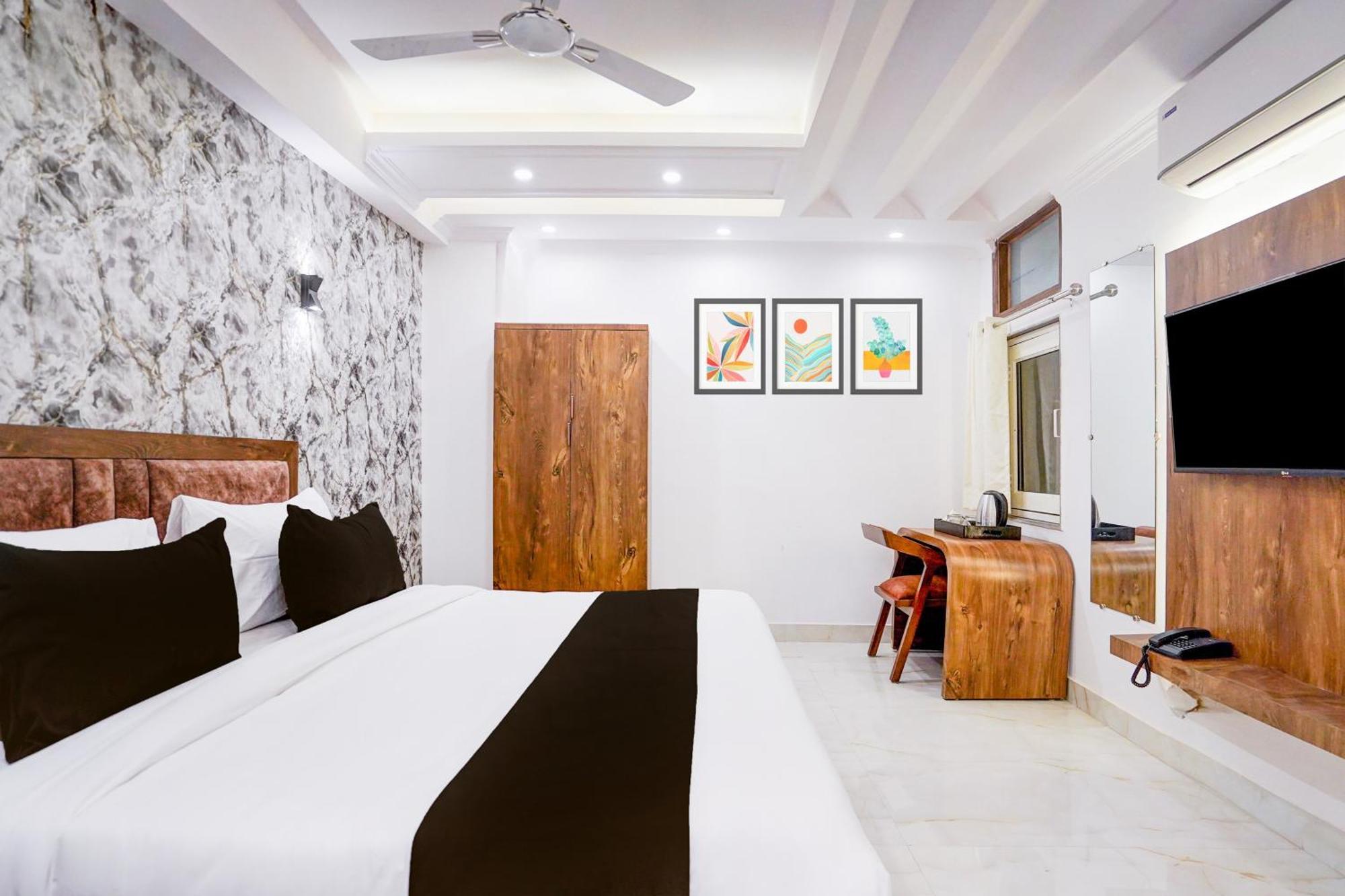 Townhouse Hotel Grand Emporio By Sbg Near Vaishali Metro Station Ghaziabad Exterior photo