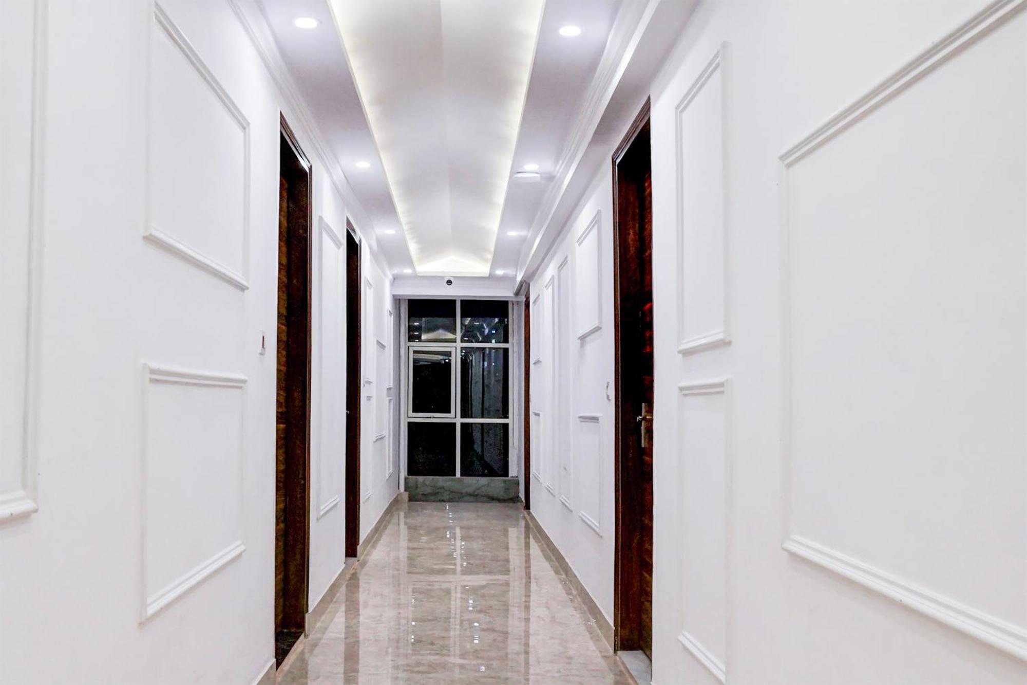 Townhouse Hotel Grand Emporio By Sbg Near Vaishali Metro Station Ghaziabad Exterior photo